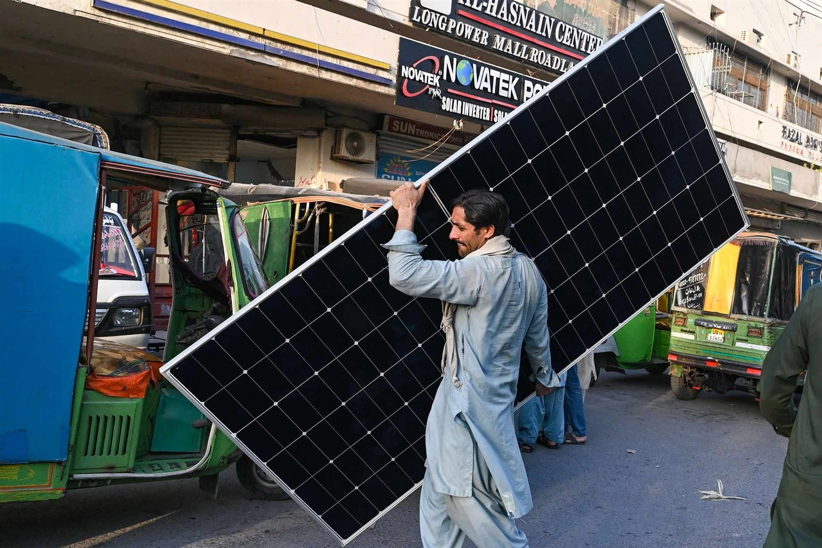 Pakistan Fines Shell Firms ₨111 Billion for Solar Panel Import Fraud Pakistan Fines Shell Firms ₨111 Billion for Solar Panel Import Fraud